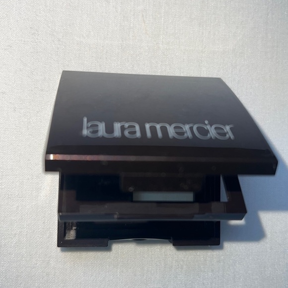 Laura Mercier Refillable Compact Square 1 7/8" (No Makeup Included) - Picture 3 of 7